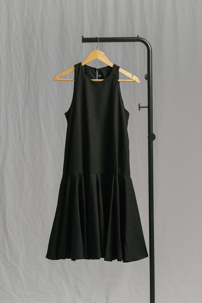 Ten-ish Dress in Black